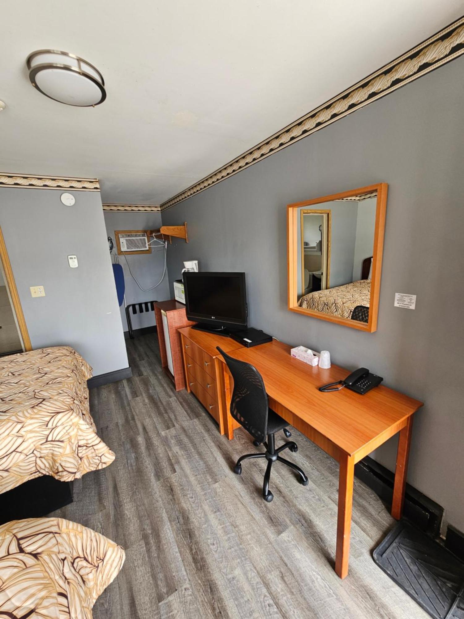 Forest Plaza Motel Mount Forest Экстерьер фото