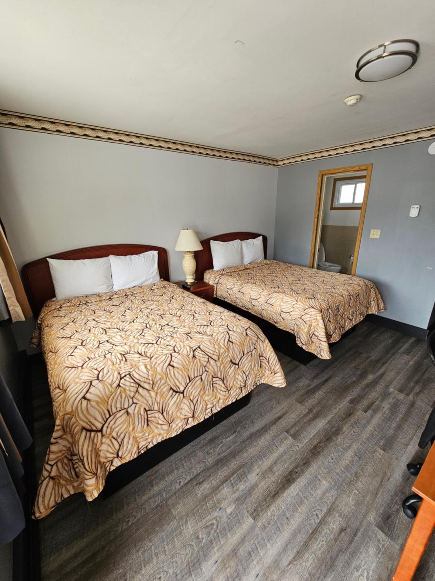 Forest Plaza Motel Mount Forest Экстерьер фото