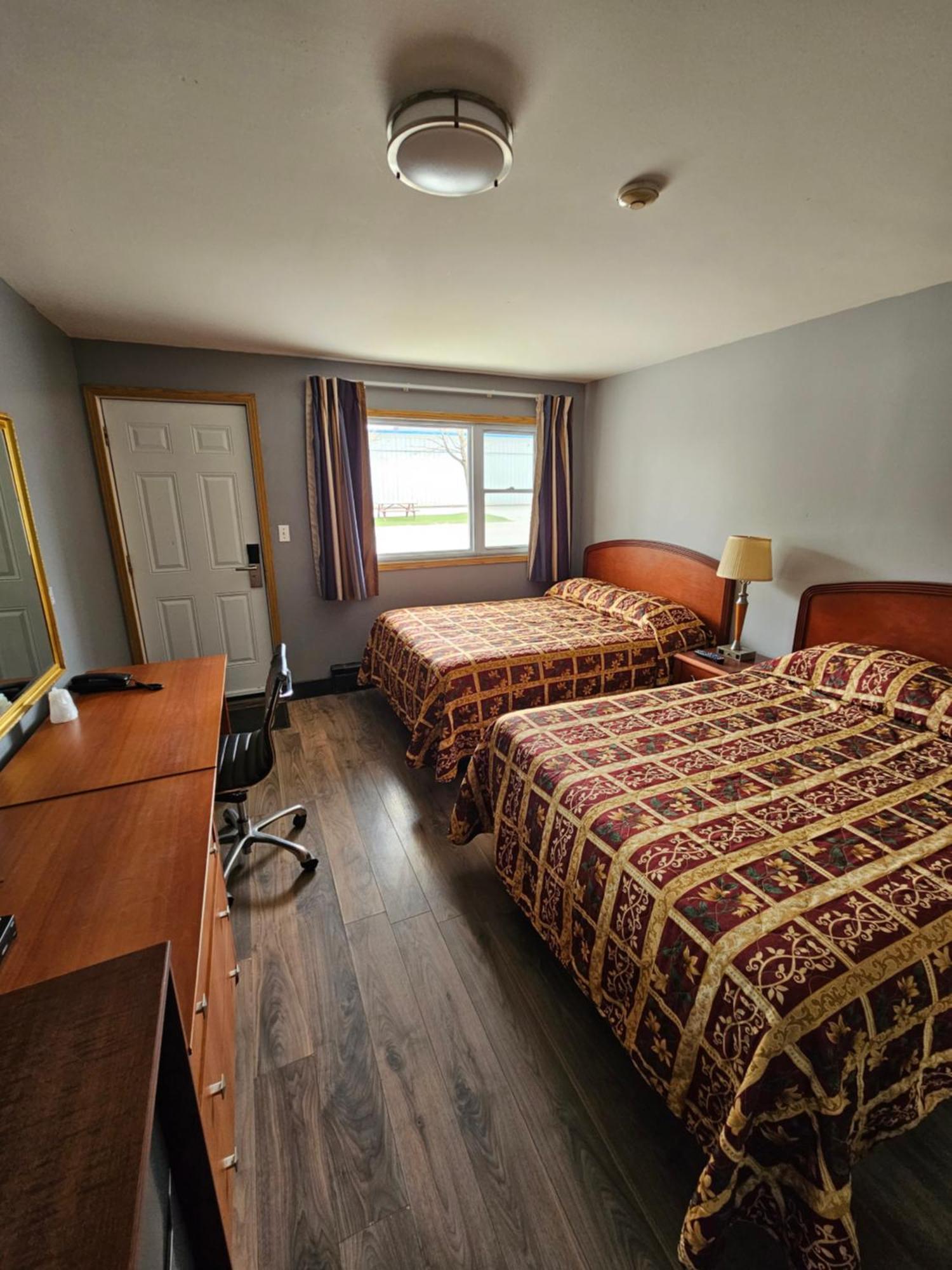 Forest Plaza Motel Mount Forest Экстерьер фото
