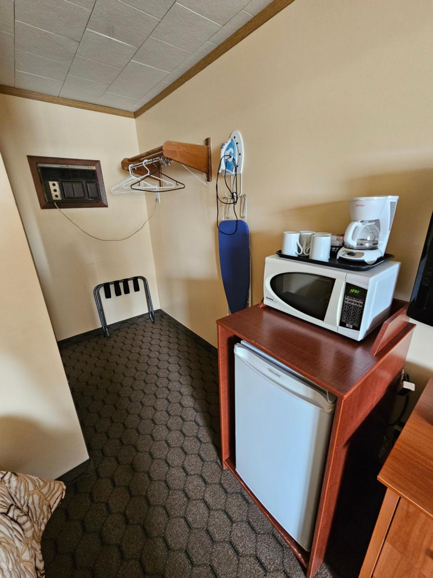 Forest Plaza Motel Mount Forest Экстерьер фото