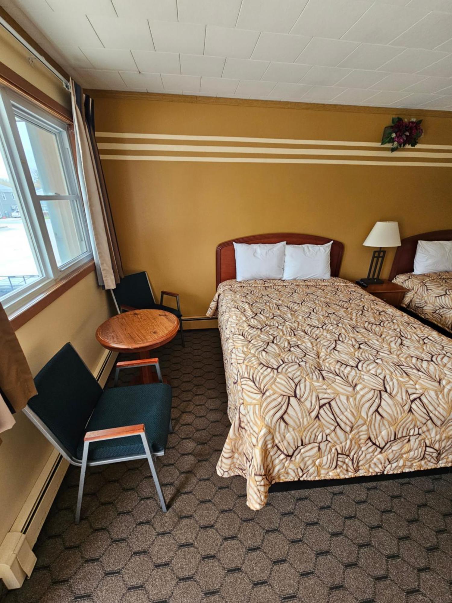 Forest Plaza Motel Mount Forest Экстерьер фото