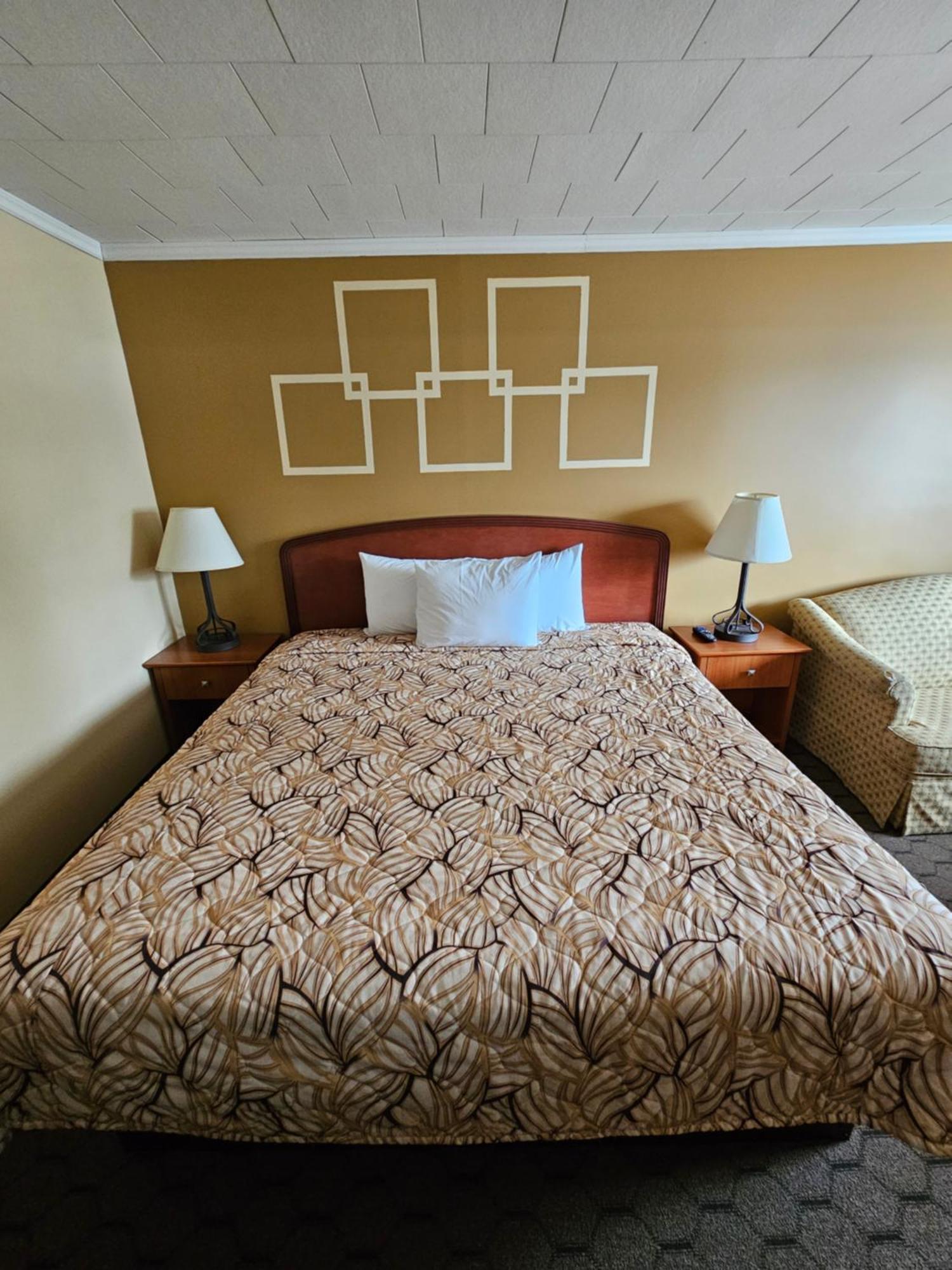 Forest Plaza Motel Mount Forest Экстерьер фото