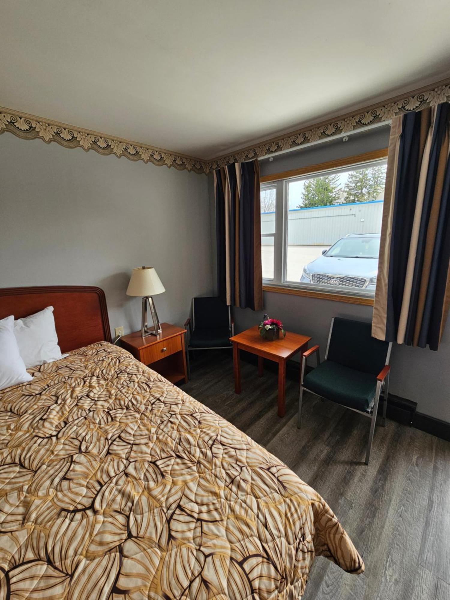 Forest Plaza Motel Mount Forest Экстерьер фото
