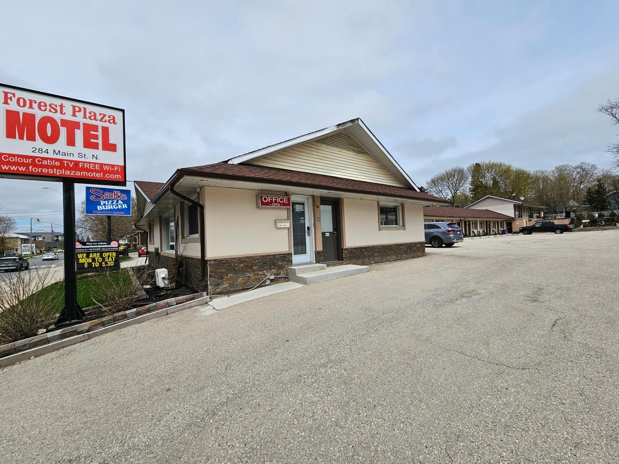 Forest Plaza Motel Mount Forest Экстерьер фото