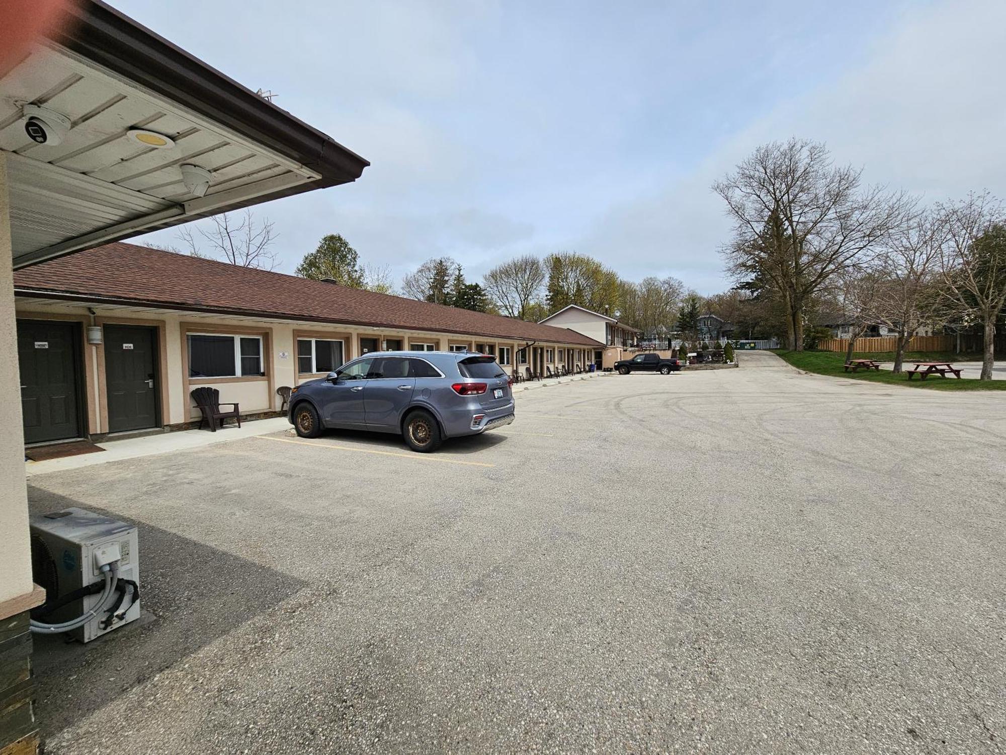 Forest Plaza Motel Mount Forest Экстерьер фото
