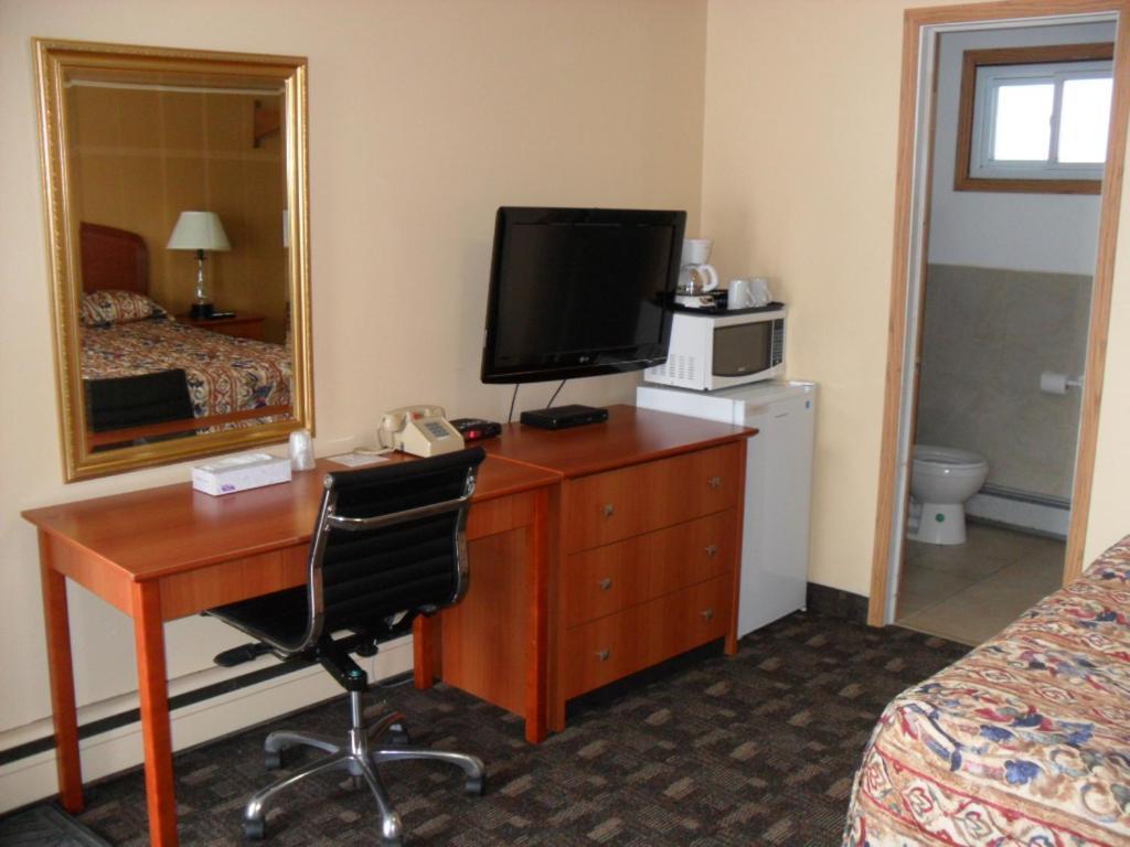 Forest Plaza Motel Mount Forest Экстерьер фото