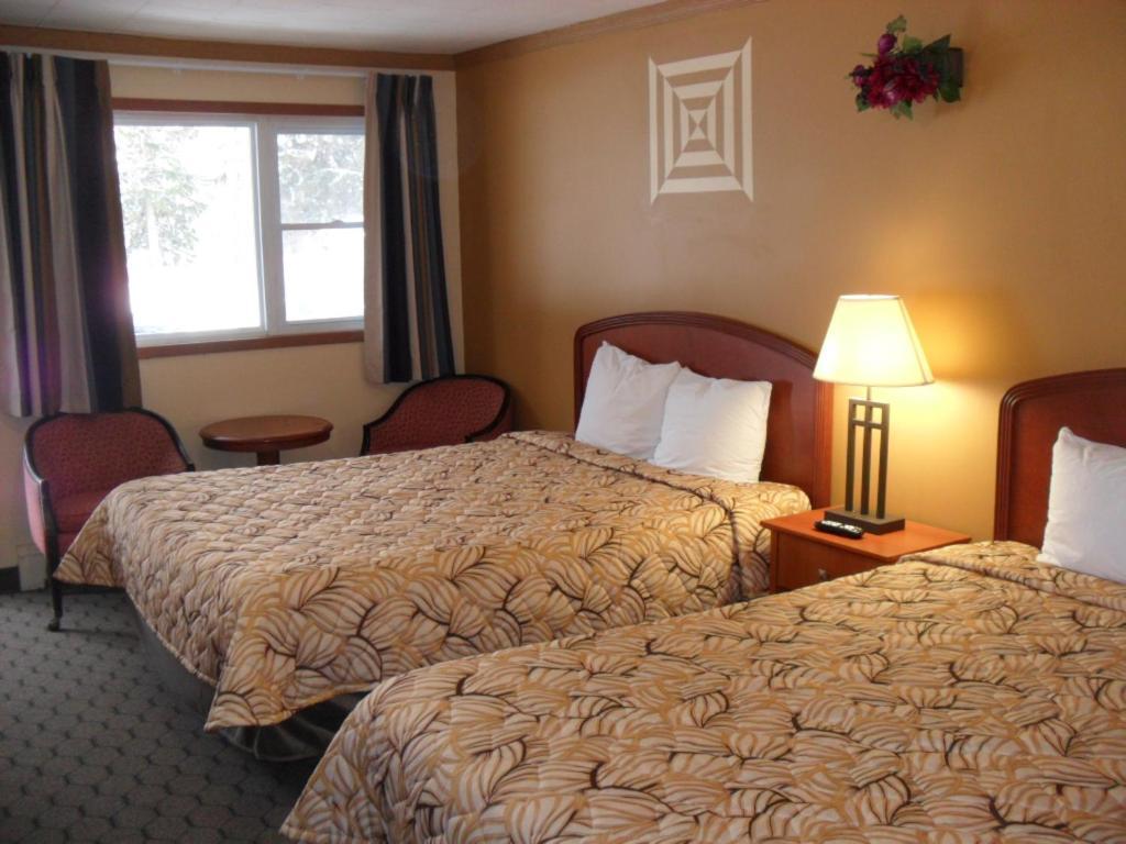 Forest Plaza Motel Mount Forest Экстерьер фото