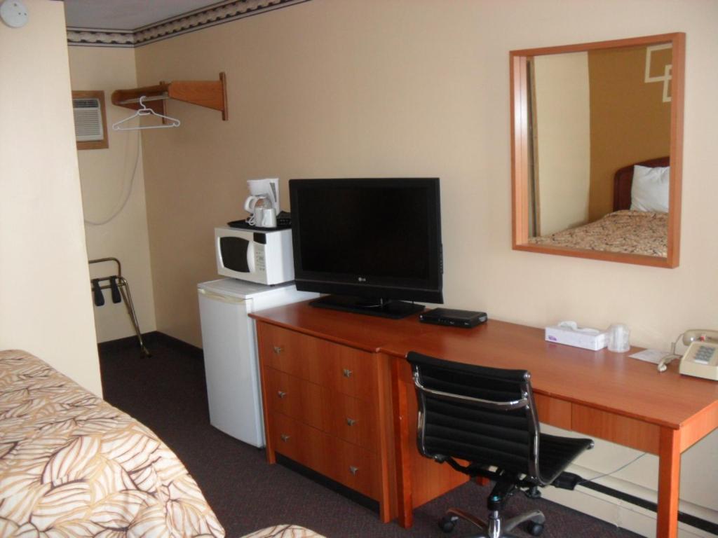 Forest Plaza Motel Mount Forest Экстерьер фото