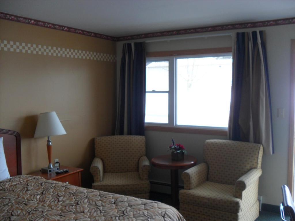 Forest Plaza Motel Mount Forest Экстерьер фото