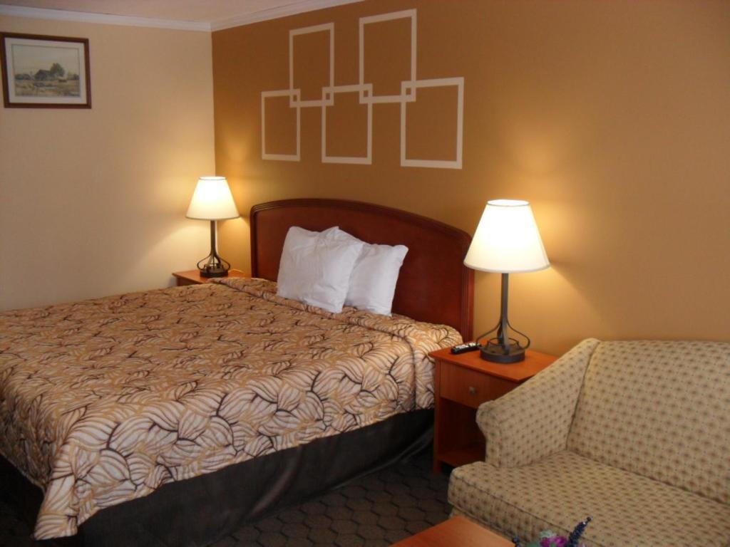 Forest Plaza Motel Mount Forest Экстерьер фото