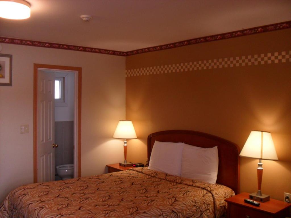 Forest Plaza Motel Mount Forest Экстерьер фото